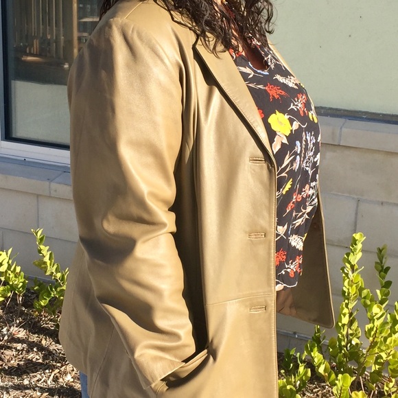 Leather jacket - Picture 2 of 6